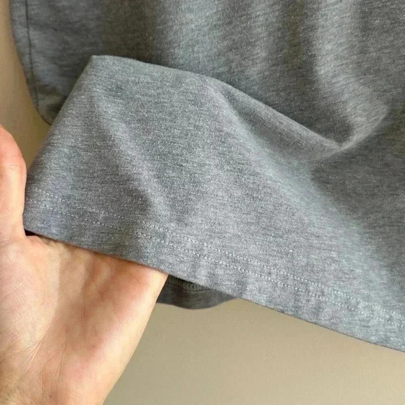 Under Armour Loose Fit "Never Quits" Grey Graphic T-Shirt, Size Youth Large - Picture 8 of 15